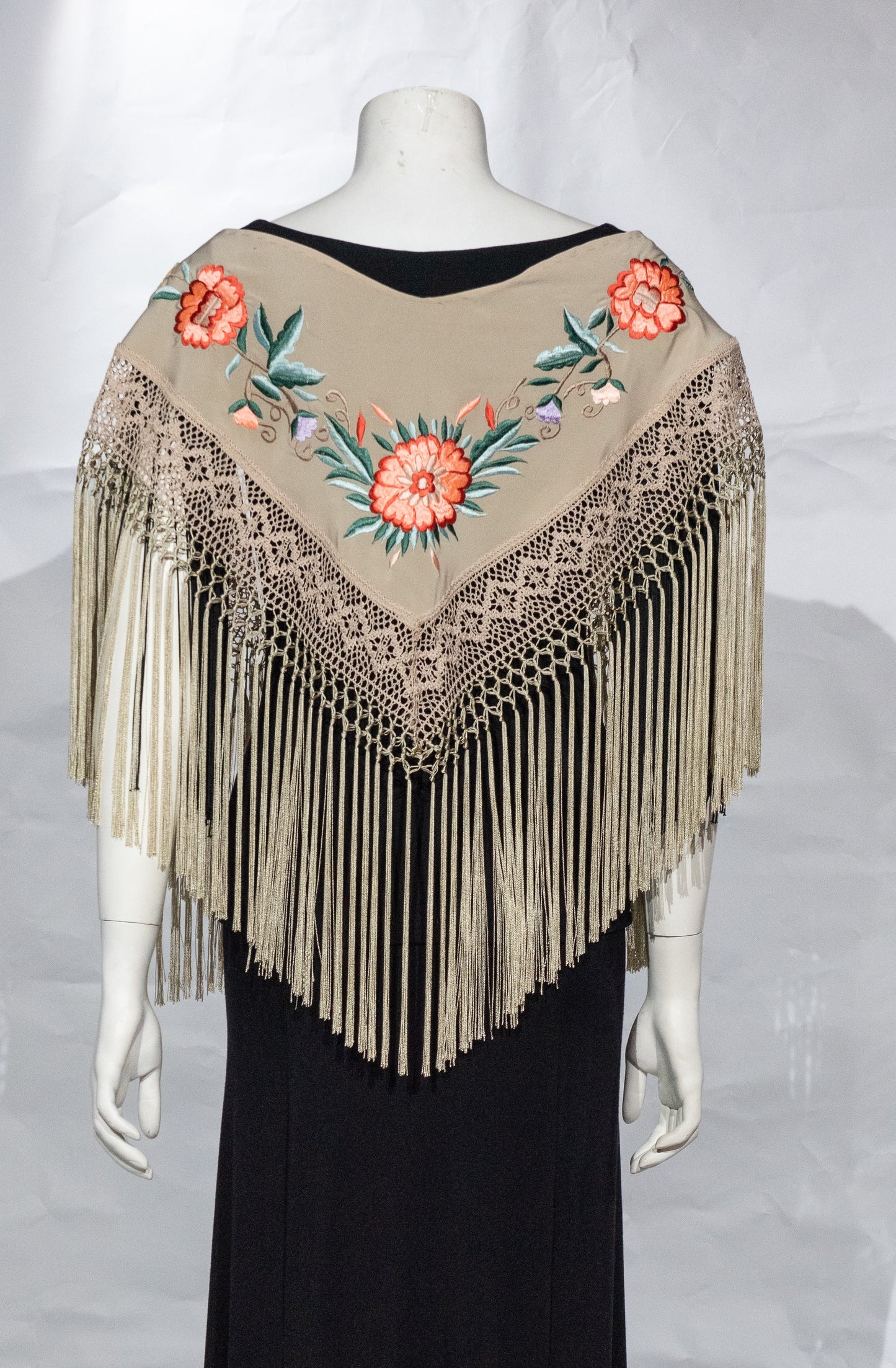 Manton Bordado 2 Bolillos Estrechos