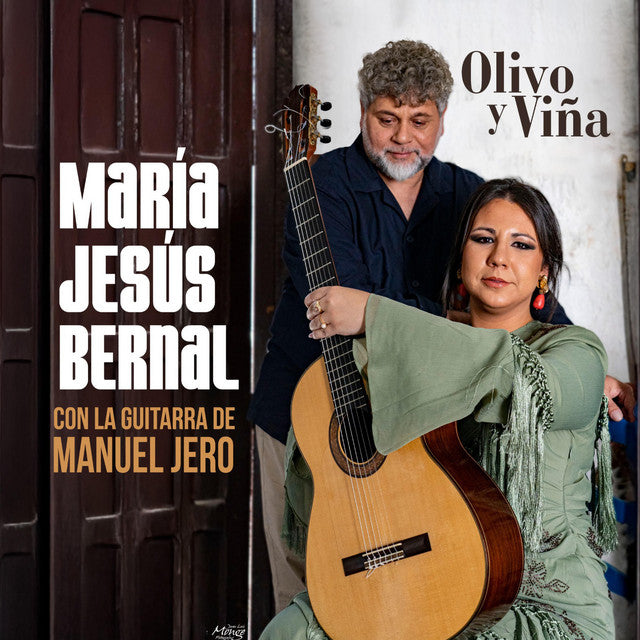 María Jesús Bernal con la guitarra de Manuel Jero - Olivo y viña
