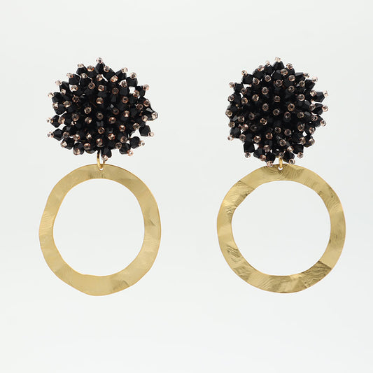 Irregular gold hoop earrings - Black crystal grip